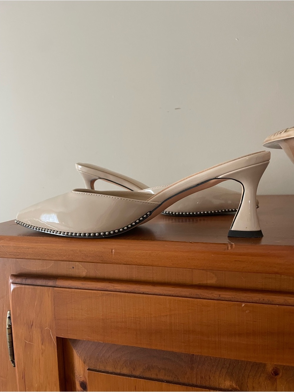 Size 9 Pointed Toe Beaded Mules 2.6” Kitten Heels. faux patent leather Nude - Picture 4 of 10